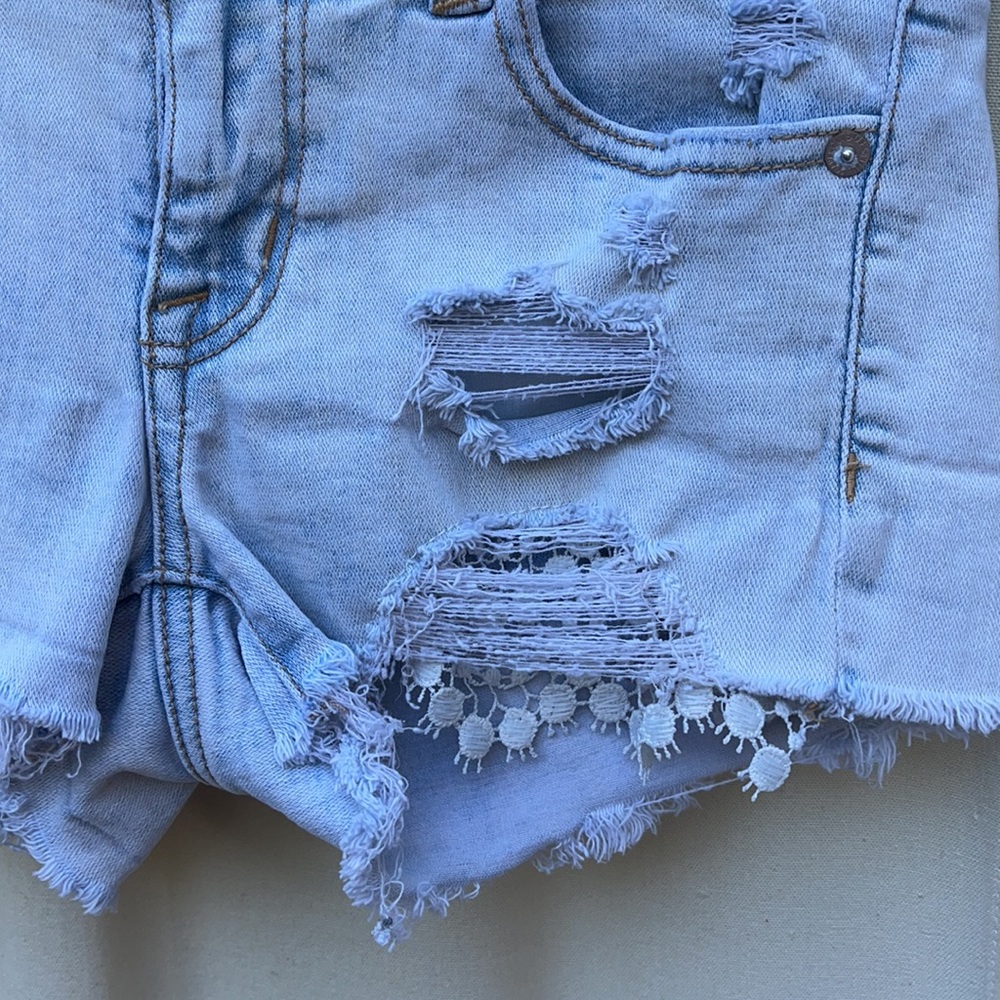 ❗️SOLD❗️AMERICAN EAGLE OUTFITTERS- RAW HEM LACE SHORTS 0 - Picture 5 of 10